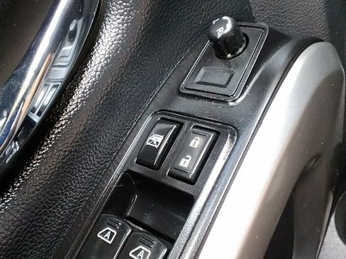 Used 2018 Nissan Titan SV RWD image 19