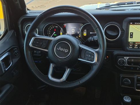 Used 2022 Jeep Wrangler Unlimited Sahara image 33