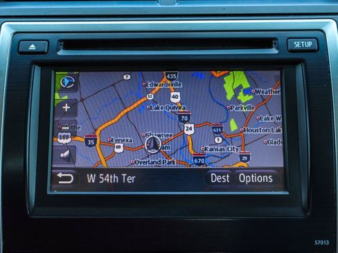 Used 2012 Toyota Camry SE w/ Leather Pkg FWD image 8