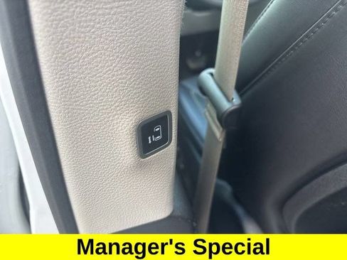 Used 2024 Chrysler Pacifica Touring-L FWD image 30