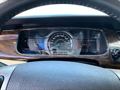 Used 2013 Ford Taurus Limited FWD image 20
