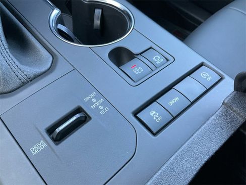 Used 2021 Toyota Highlander XLE image 27