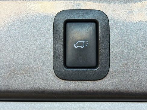 Used 2017 Toyota Highlander XLE image 33