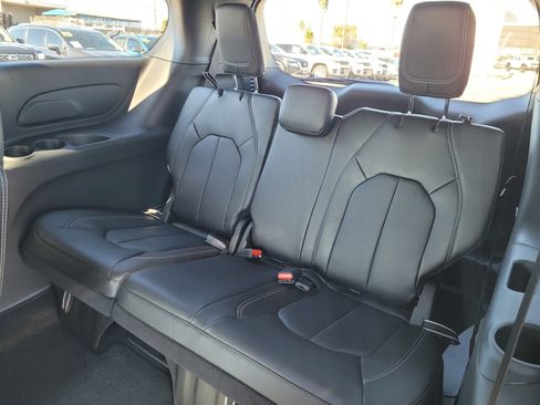 New 2026 Chrysler Pacifica Select FWD image 9
