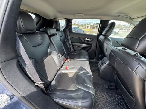 Used 2019 Jeep Cherokee Latitude Plus w/ Comfort/Convenience Group image 14