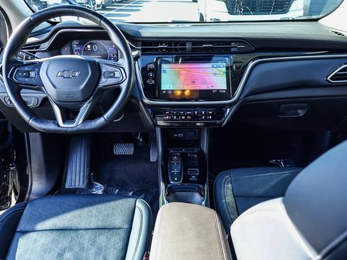 Used 2022 Chevrolet Bolt EUV Premier w/ Sun & Sound Package image 10