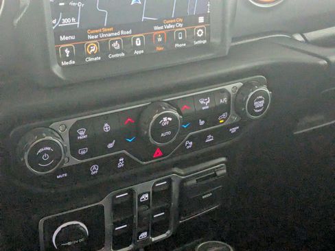 Used 2020 Jeep Gladiator Mojave AWD/4WD image 18