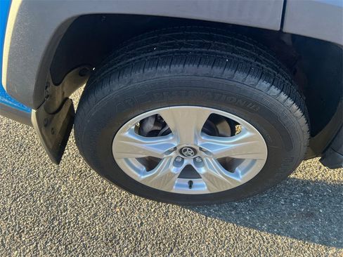 Used 2020 Toyota RAV4 XLE image 19