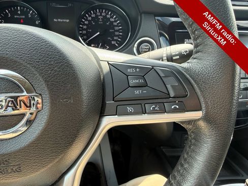 Used 2017 Nissan Rogue SV FWD image 17