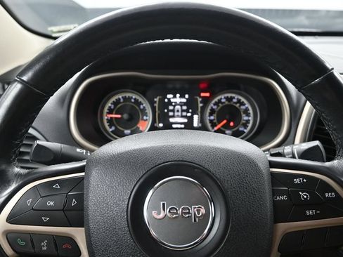 Used 2015 Jeep Cherokee Latitude w/ Comfort/Convenience Group FWD image 14