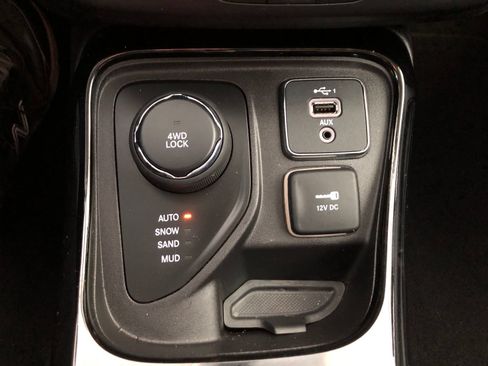Used 2019 Jeep Compass Limited AWD/4WD image 27