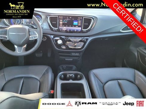 Certified 2025 Chrysler Pacifica Select FWD image 6