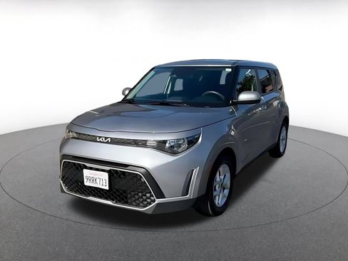 Used 2025 Kia Soul LX w/ LX Technology Package FWD image 7