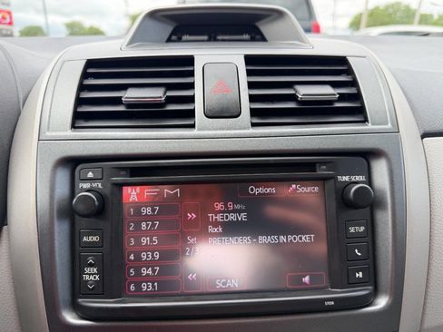 Used 2013 Toyota Corolla LE FWD image 18