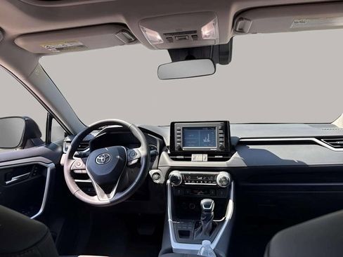 Used 2022 Toyota RAV4 XLE Premium image 5
