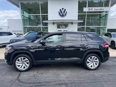 Used 2023 Volkswagen Atlas Cross Sport SE w/ Panoramic Sunroof Package AWD/4WD image 3
