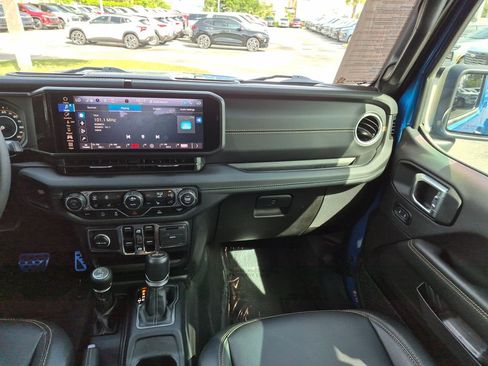 Used 2024 Jeep Wrangler Unlimited Sahara w/ Technology Group AWD/4WD image 17