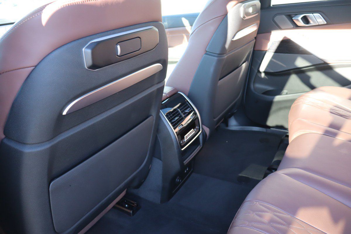 Used 2026 BMW X7 M60i AWD/4WD image 36