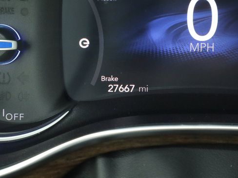 Used 2023 Chrysler Pacifica Limited image 35