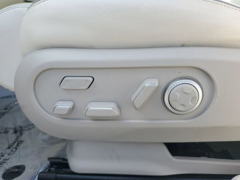 Used 2023 Genesis GV60 Advanced AWD/4WD image 23