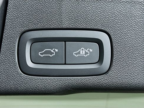 Used 2025 Volvo XC60 B5 Plus image 30