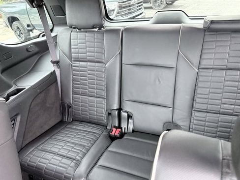 Used 2024 Cadillac Escalade Sport Platinum w/ LPO, ONYX Package image 32