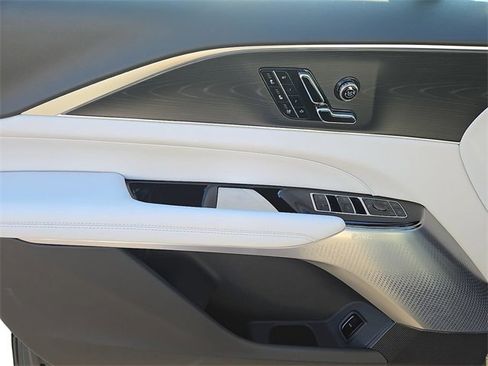 New 2026 Cadillac Lyriq Premium Luxury image 9