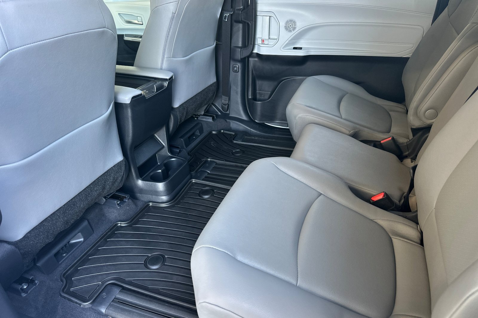 Certified 2026 Toyota Sienna XLE FWD image 11