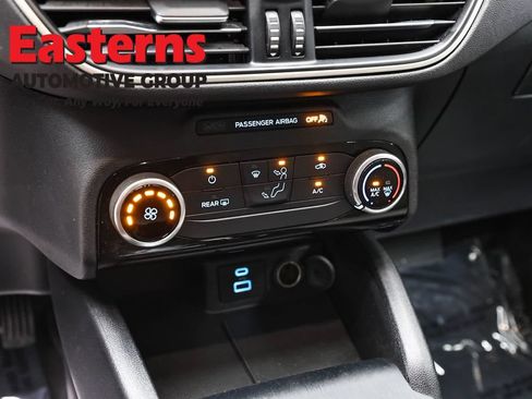 Used 2022 Ford Escape SE FWD image 21