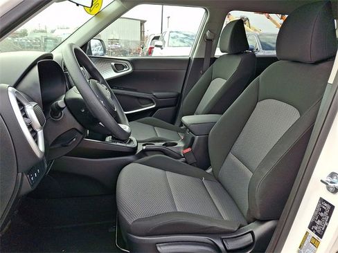 Used 2025 Kia Soul LX w/ LX Technology Package image 13
