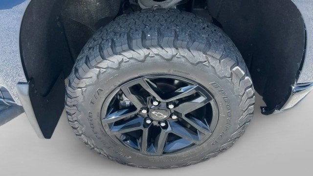 Used 2020 Chevrolet Silverado 1500 LT Trail Boss AWD/4WD image 2