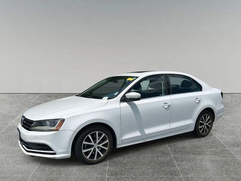 Used 2017 Volkswagen Jetta SE FWD image 1