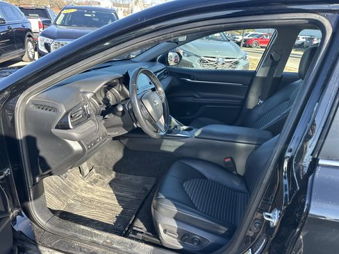 Used 2022 Toyota Camry SE image 12