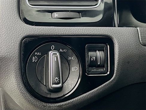 Used 2021 Volkswagen GTI SE image 9