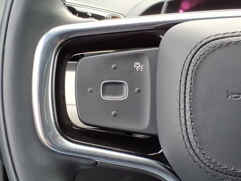 Used 2025 Lincoln Nautilus Premier image 17