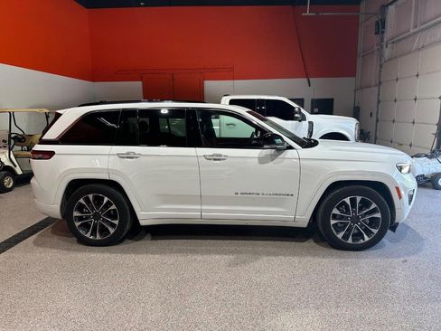 Used 2022 Jeep Grand Cherokee Overland AWD/4WD image 4