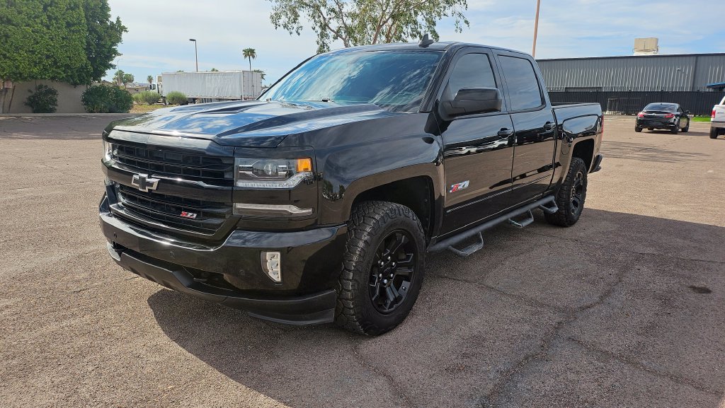 Used 2018 Chevrolet Silverado 1500 LTZ Z71 w/ LTZ Plus Package AWD/4WD image 4