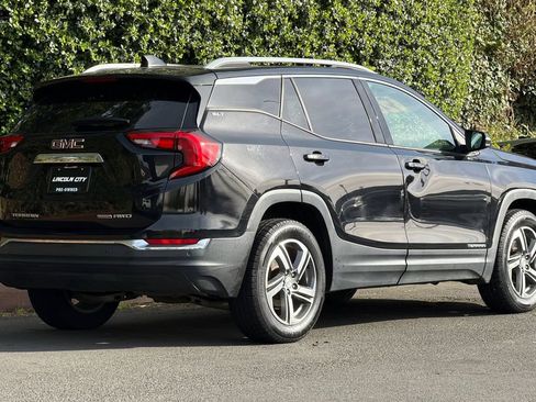 Used 2019 GMC Terrain SLT w/ Infotainment Package II AWD/4WD image 2