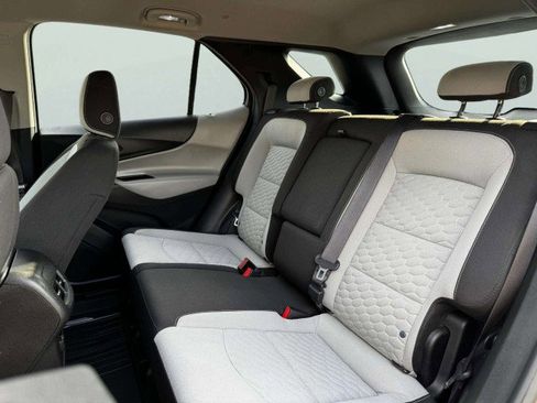 Used 2018 Chevrolet Equinox LS image 37