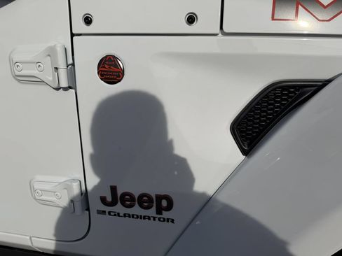 New 2026 Jeep Gladiator Mojave w/ Technology Group AWD/4WD image 6