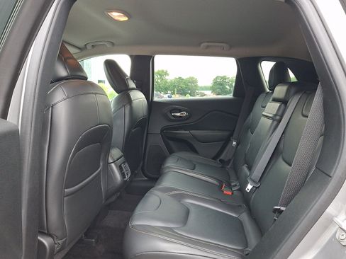 Used 2017 Jeep Cherokee Limited AWD/4WD image 11