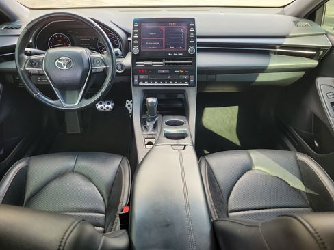 Used 2019 Toyota Avalon XSE image 11