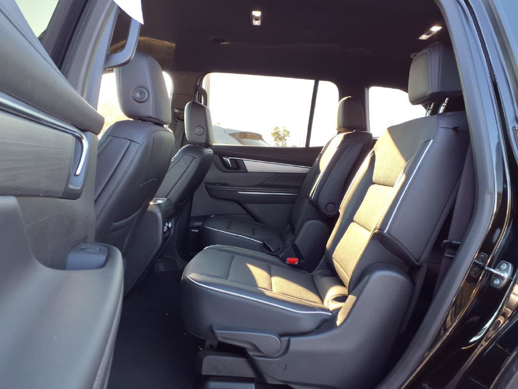 Used 2025 Buick Enclave Preferred FWD image 28