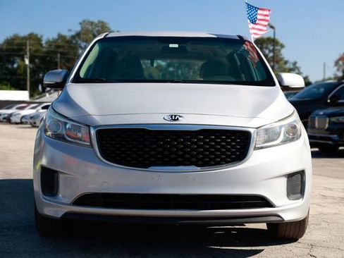 Used 2018 Kia Sedona L image 19