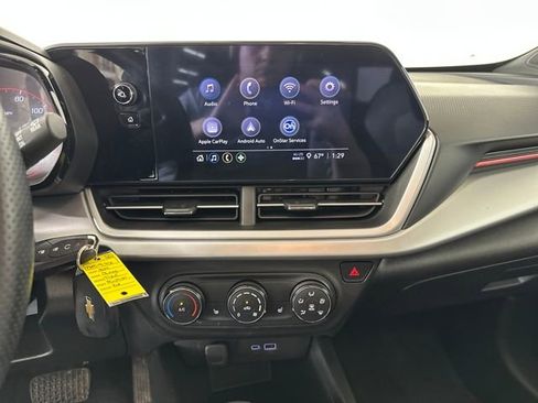 Used 2024 Chevrolet Trax RS w/ Sunroof Package image 28