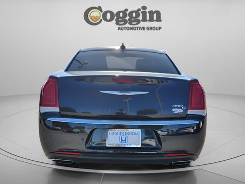 Used 2017 Chrysler 300 C w/ Safetytec Plus Group image 4