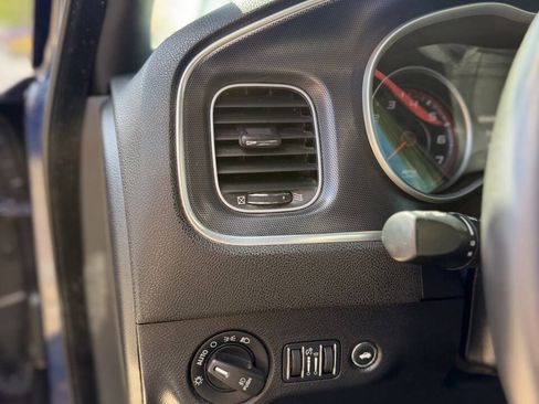 Used 2015 Dodge Charger SXT RWD image 14