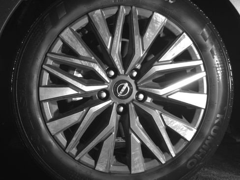 Used 2025 Nissan Altima 2.5 SV image 12