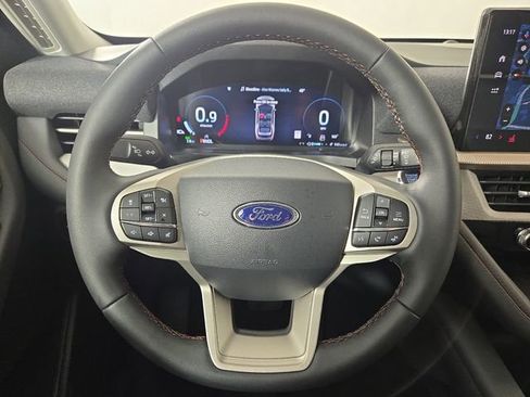 Used 2026 Ford Explorer Active RWD image 17