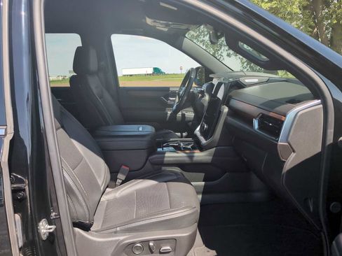 Used 2025 GMC Yukon Denali AWD/4WD image 31